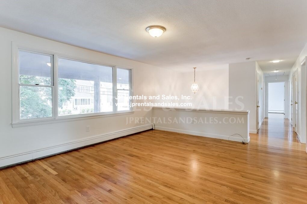 4 bed, 2.5 bath apartment for rent at 19 Norton St, Hyde Park — photo 15 of 33