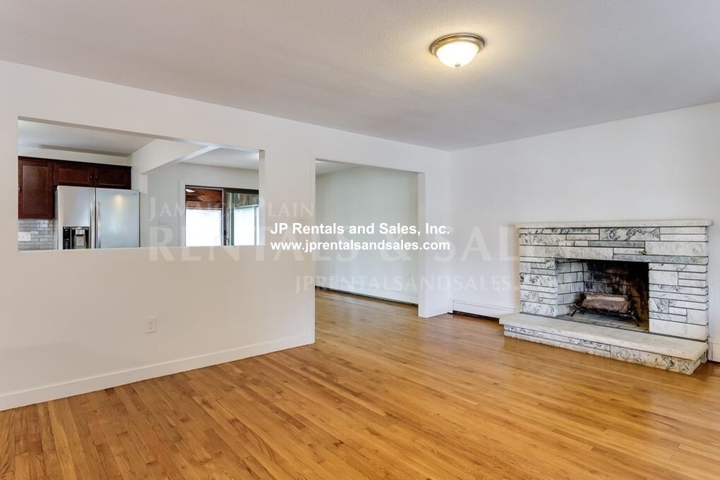 4 bed, 2.5 bath apartment for rent at 19 Norton St, Hyde Park — photo 6 of 33
