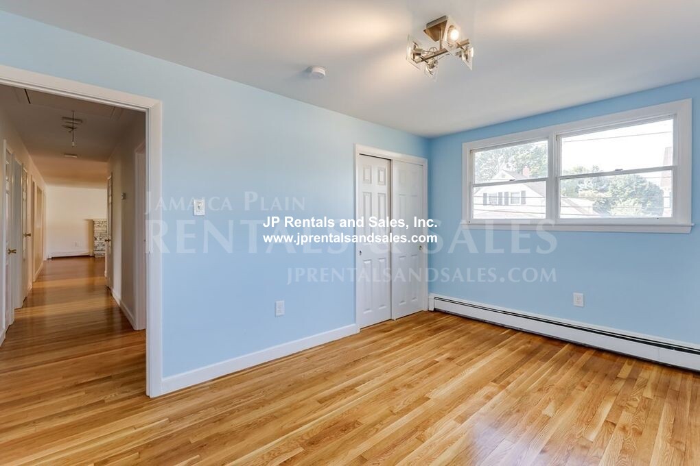 4 bed, 2.5 bath apartment for rent at 19 Norton St, Hyde Park — photo 27 of 33