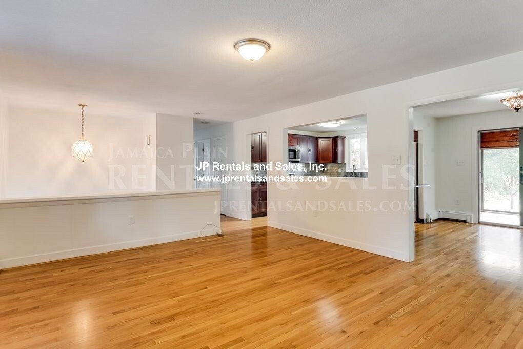 4 bed, 2.5 bath apartment for rent at 19 Norton St, Hyde Park — photo 14 of 33