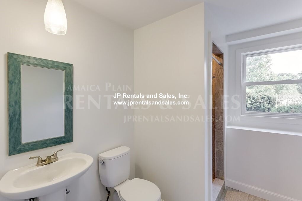 4 bed, 2.5 bath apartment for rent at 19 Norton St, Hyde Park — photo 30 of 33