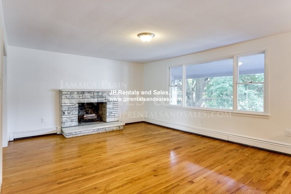 4 bed, 2.5 bath apartment for rent at 19 Norton St, Hyde Park — photo 7 of 33