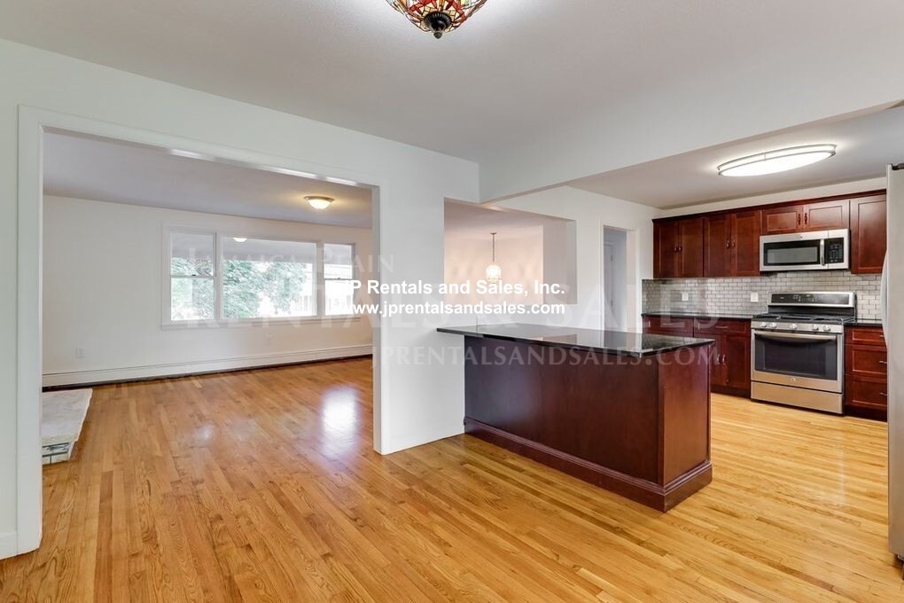 4 bed, 2.5 bath apartment for rent at 19 Norton St, Hyde Park — photo 5 of 33