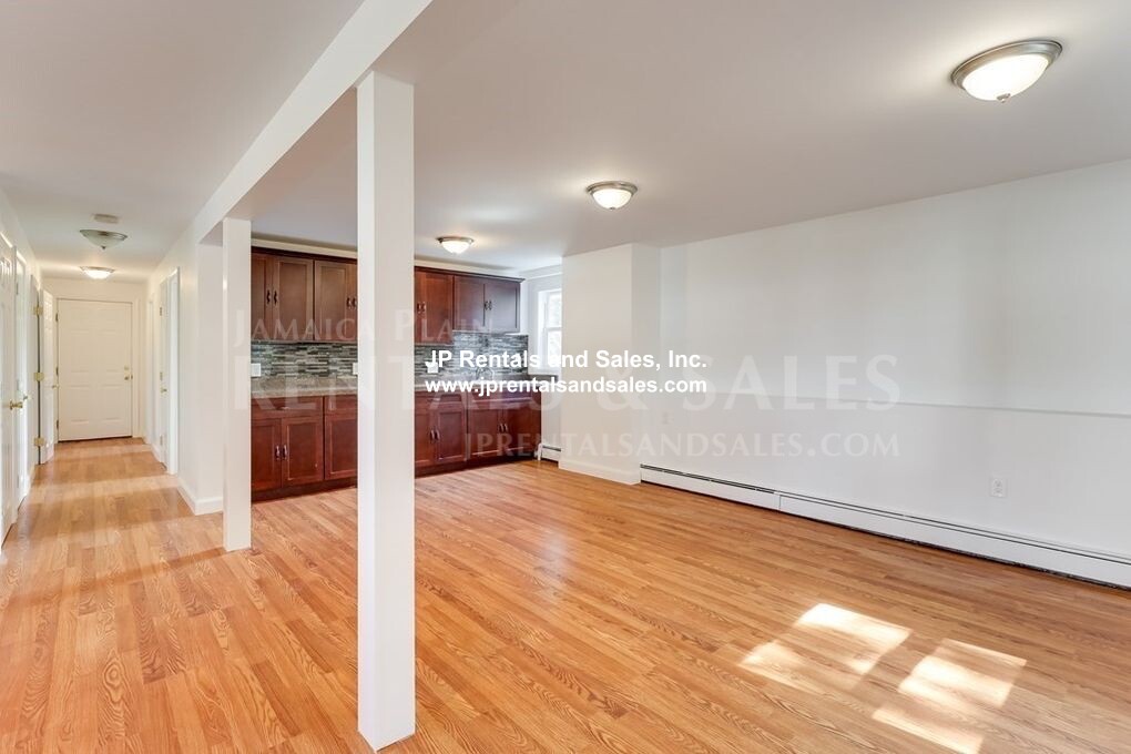 4 bed, 2.5 bath apartment for rent at 19 Norton St, Hyde Park — photo 12 of 33