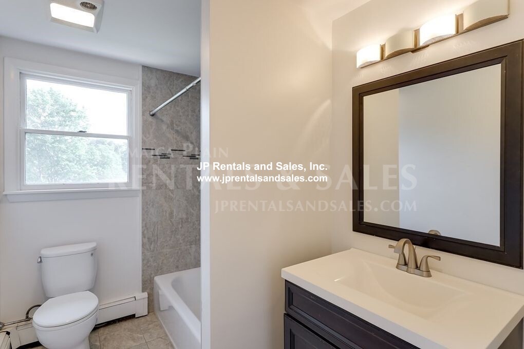 4 bed, 2.5 bath apartment for rent at 19 Norton St, Hyde Park — photo 29 of 33