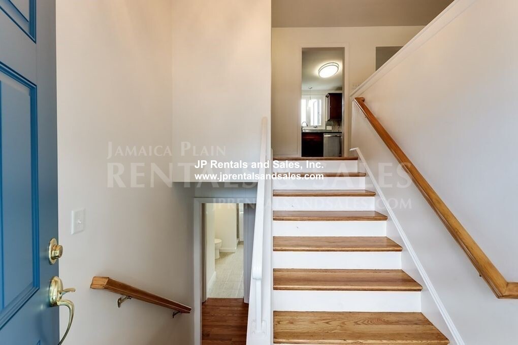 4 bed, 2.5 bath apartment for rent at 19 Norton St, Hyde Park — photo 32 of 33