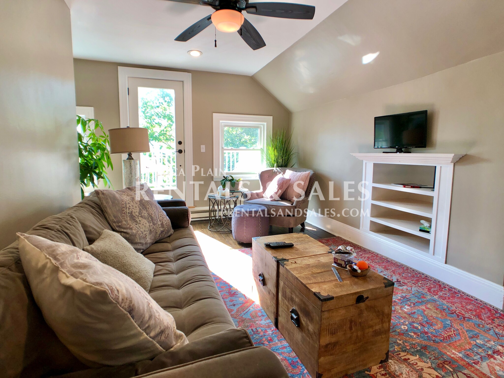 16 Oakview Ter, Jamaica Plain