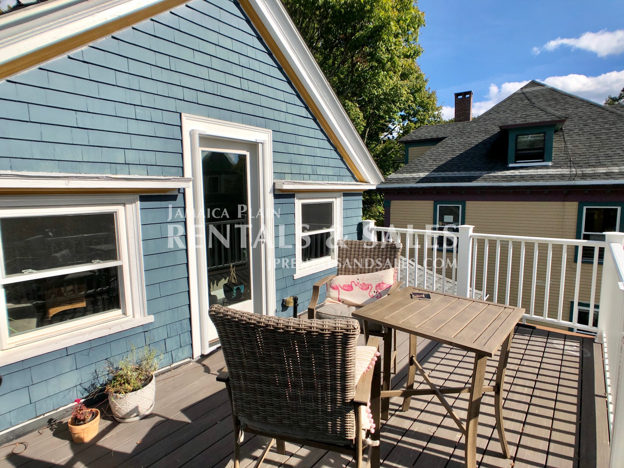 16 Oakview Ter, Jamaica Plain