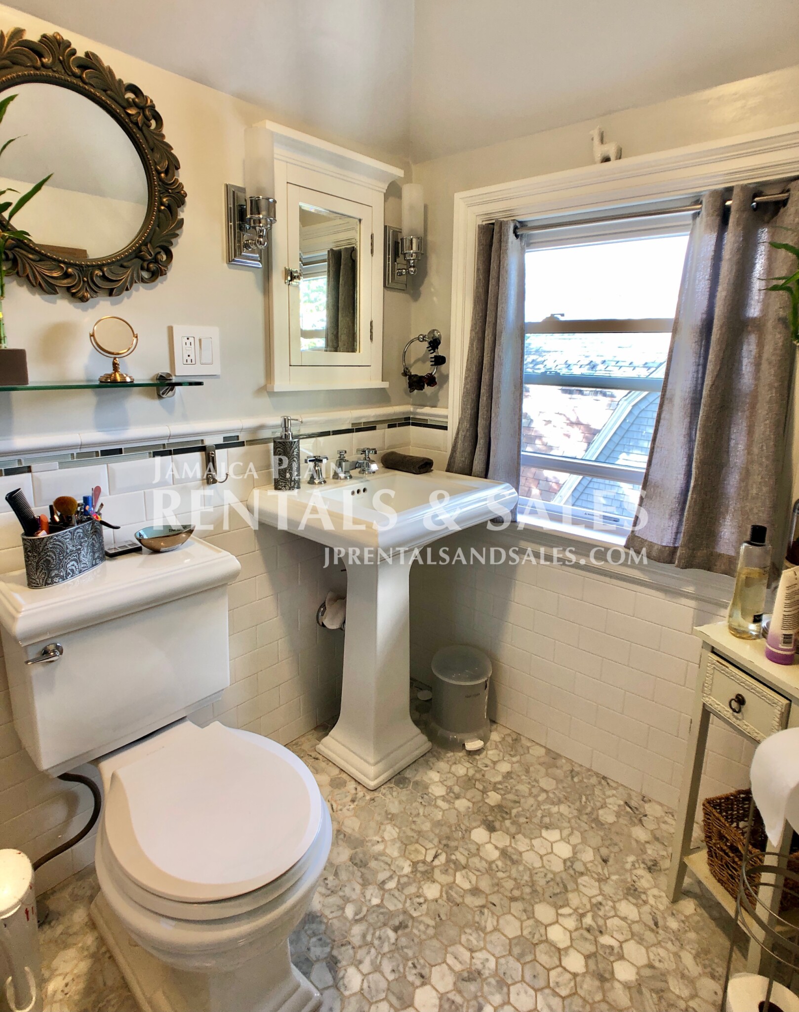 16 Oakview Ter, Jamaica Plain