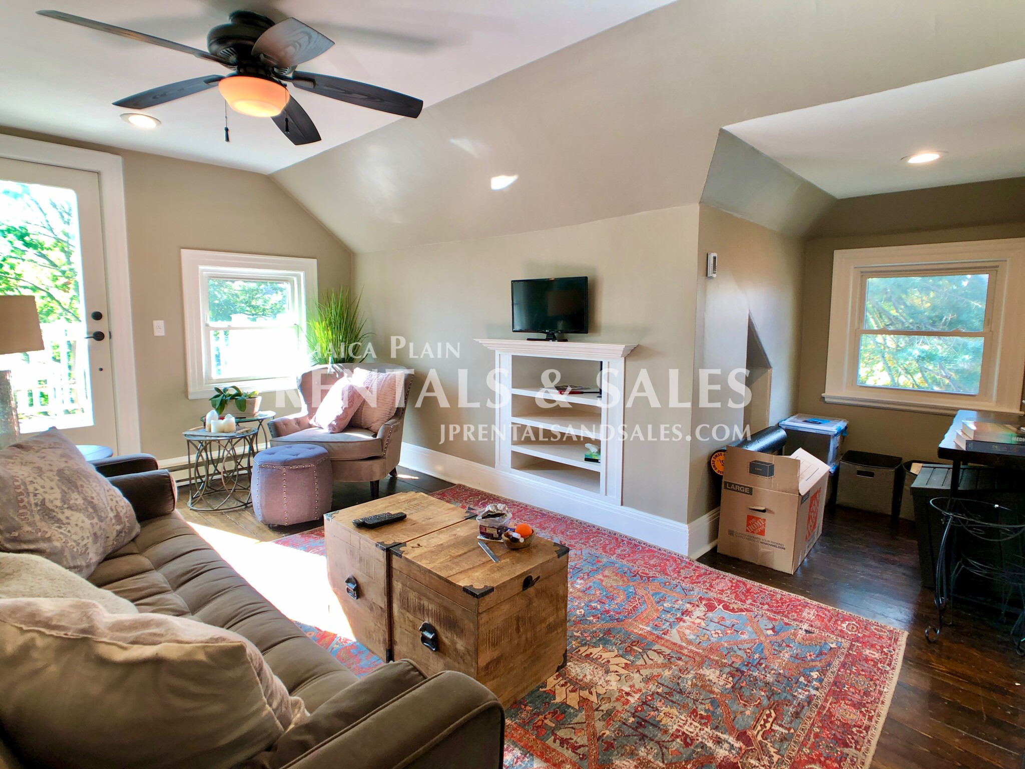 16 Oakview Ter, Jamaica Plain