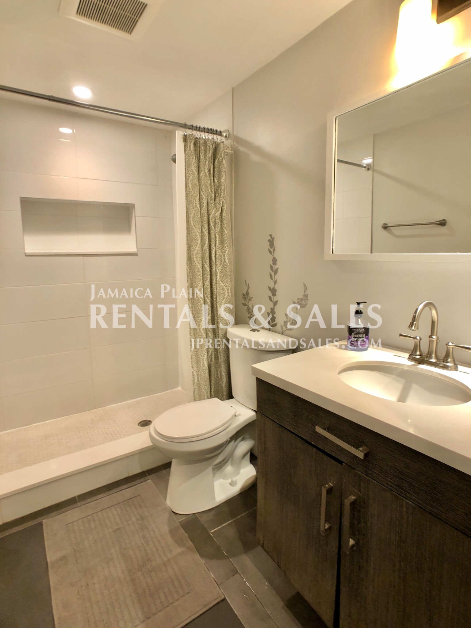5 bed, 3.5 bath apartment for rent at 2 Buckley Ave Unit 1 CO, Jamaica Plain — photo 10 of 23