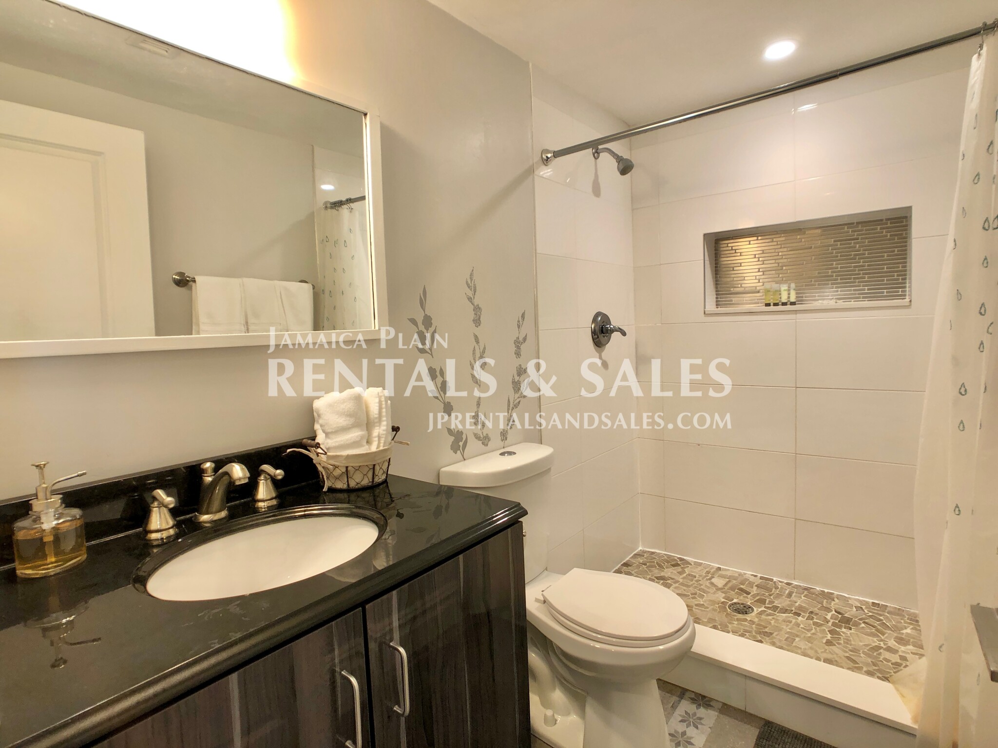 5 bed, 3.5 bath apartment for rent at 2 Buckley Ave Unit 1 CO, Jamaica Plain — photo 8 of 23