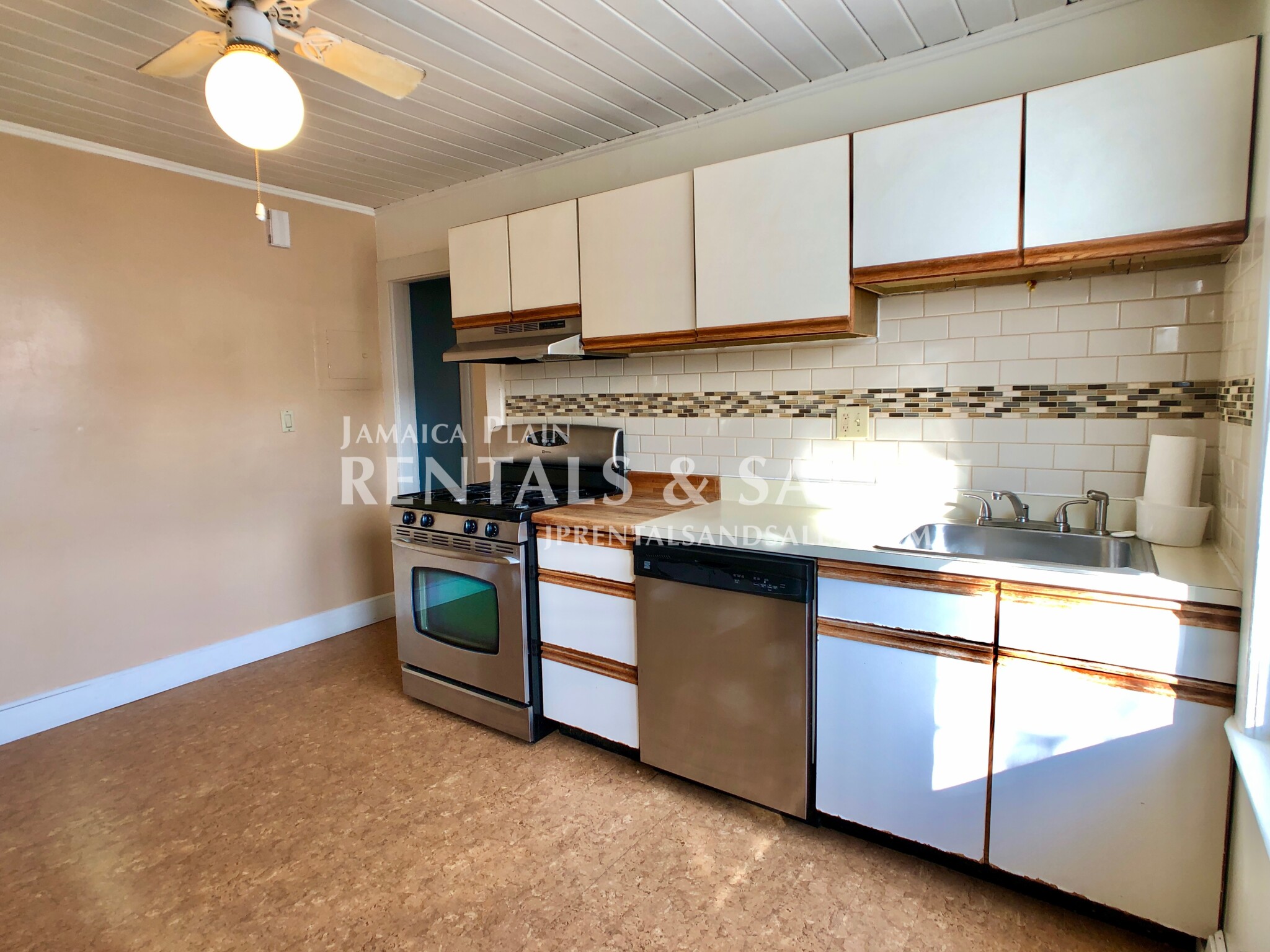 32 Saint Rose St, Jamaica Plain