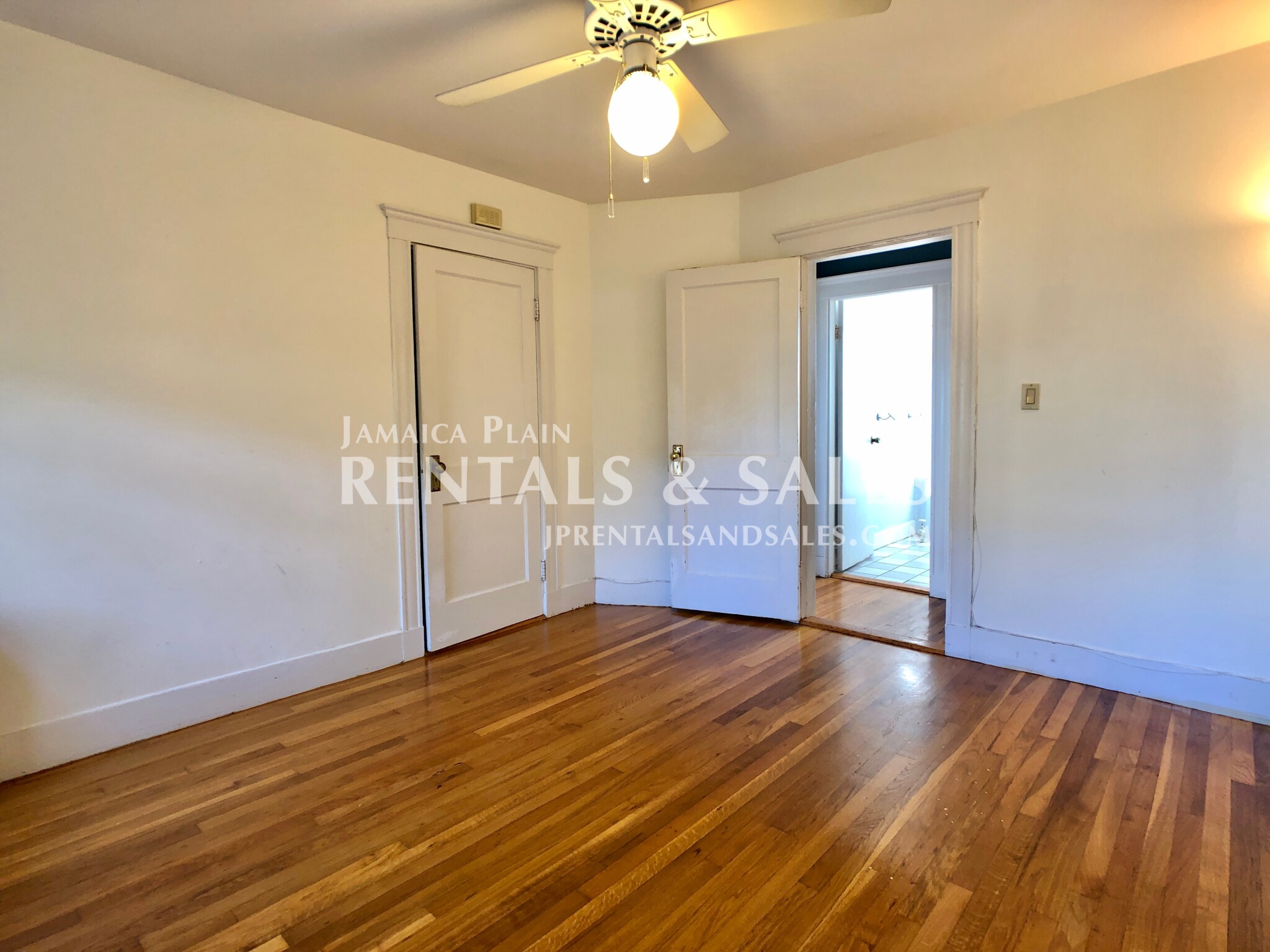 32 Saint Rose St, Jamaica Plain