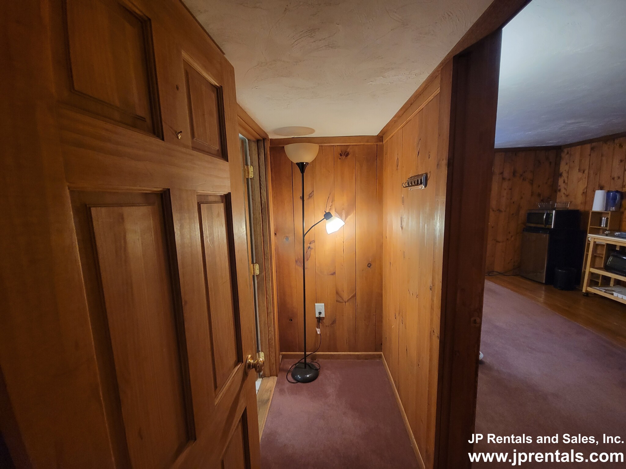 Studio bed, 1 bath apartment for rent at 397 Vfw Pkwy Unit 1, Brookline — photo 6 of 10