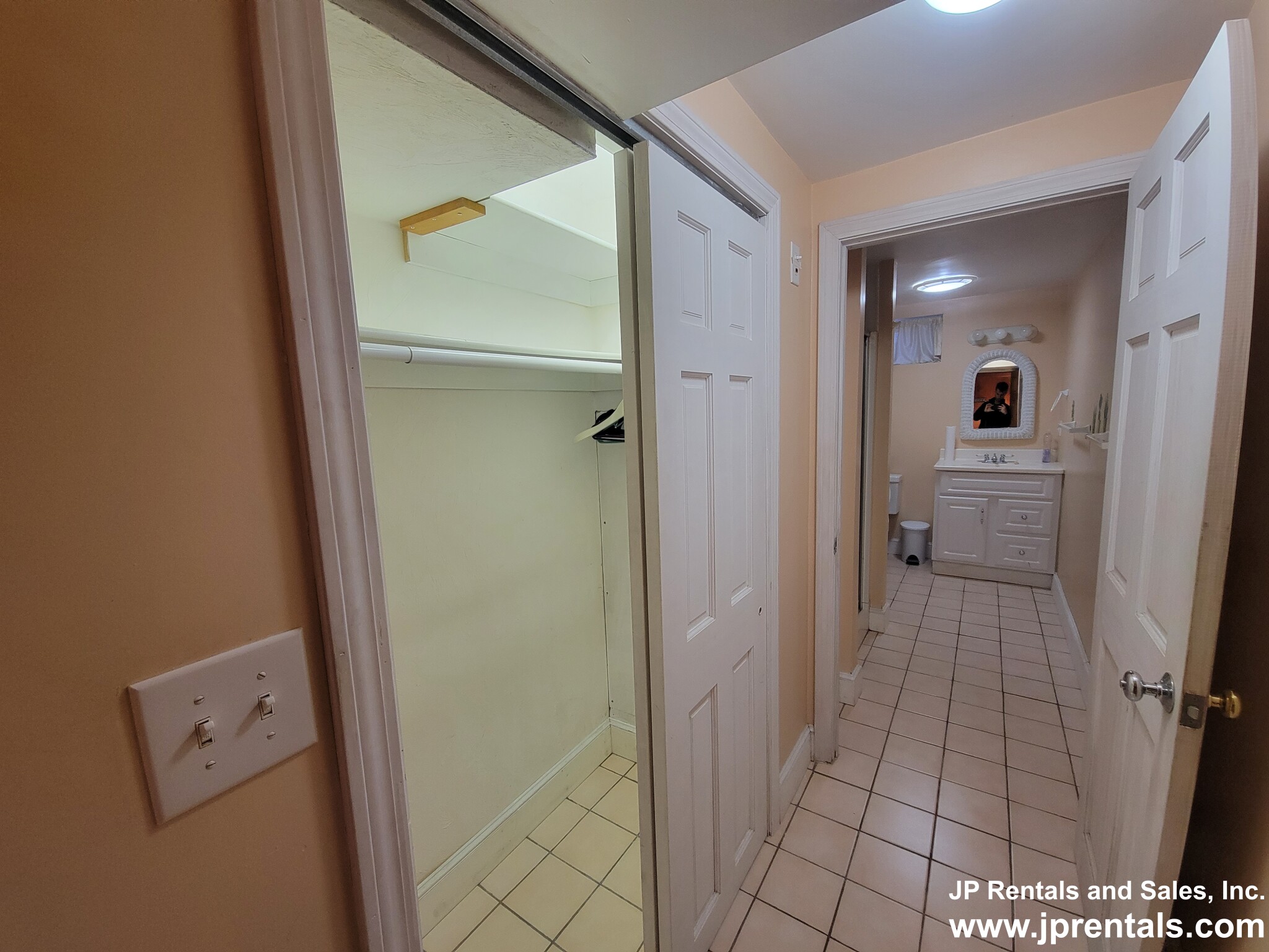 Studio bed, 1 bath apartment for rent at 397 Vfw Pkwy Unit 1, Brookline — photo 7 of 10
