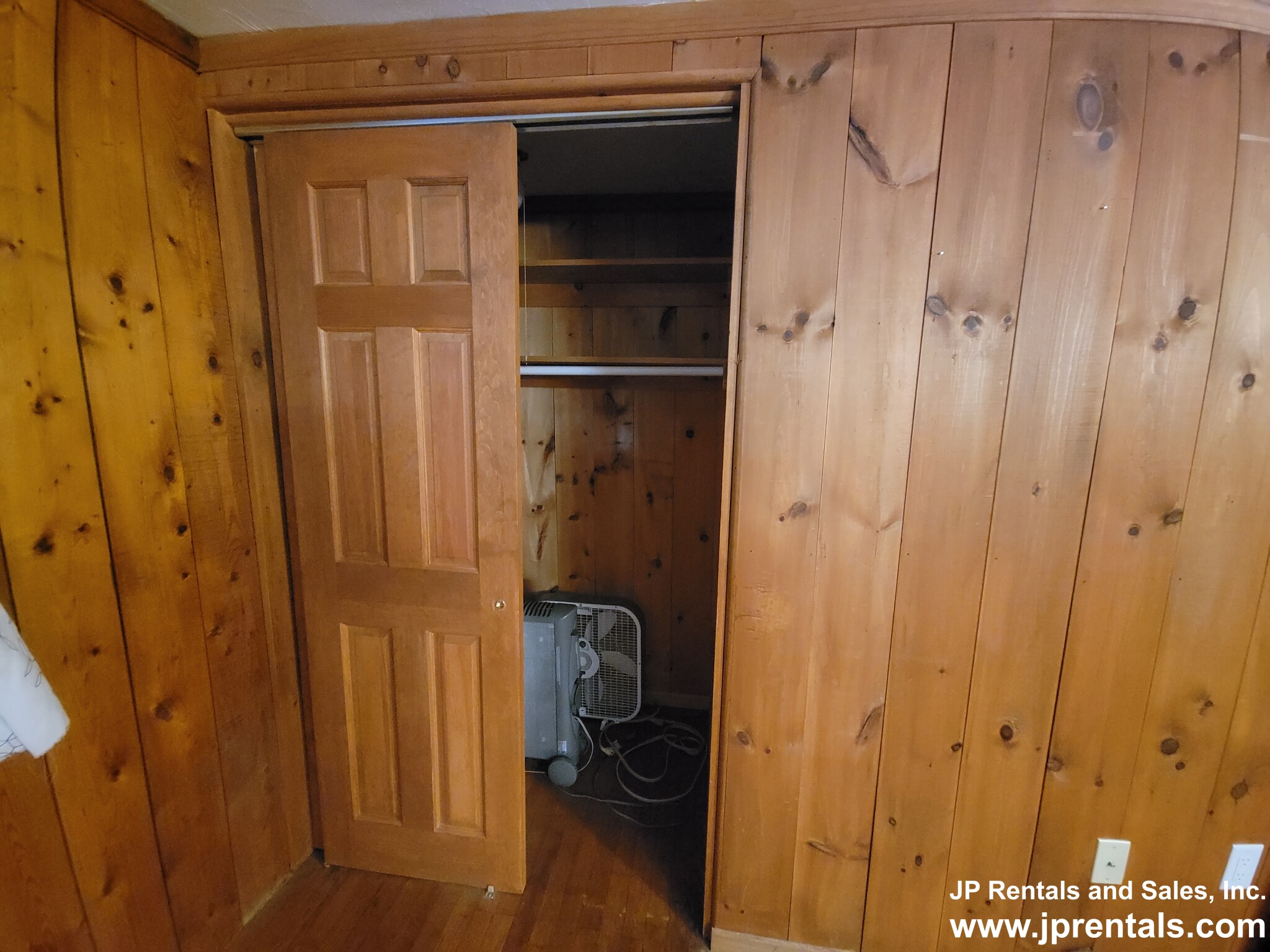 Studio bed, 1 bath apartment for rent at 397 Vfw Pkwy Unit 1, Brookline — photo 3 of 10