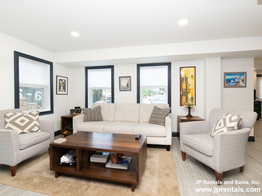 8 Alveston Ter, Jamaica Plain