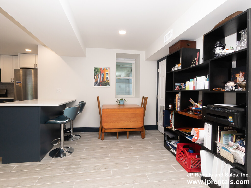 8 Alveston Ter, Jamaica Plain