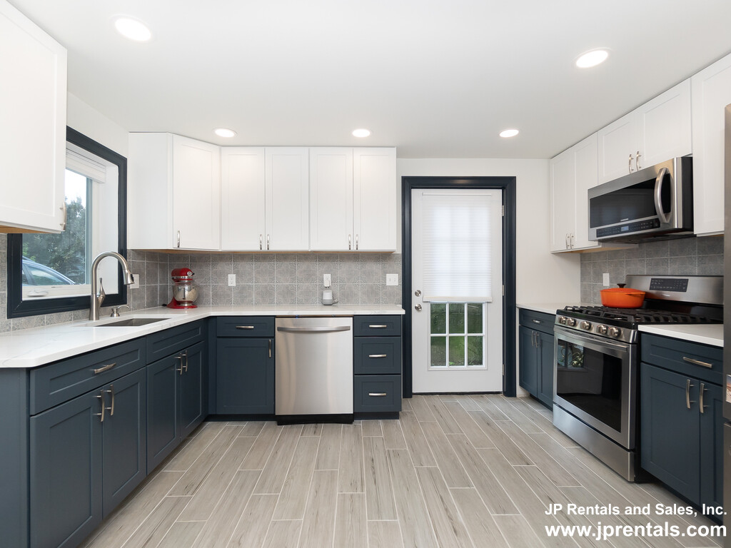 8 Alveston Ter, Jamaica Plain