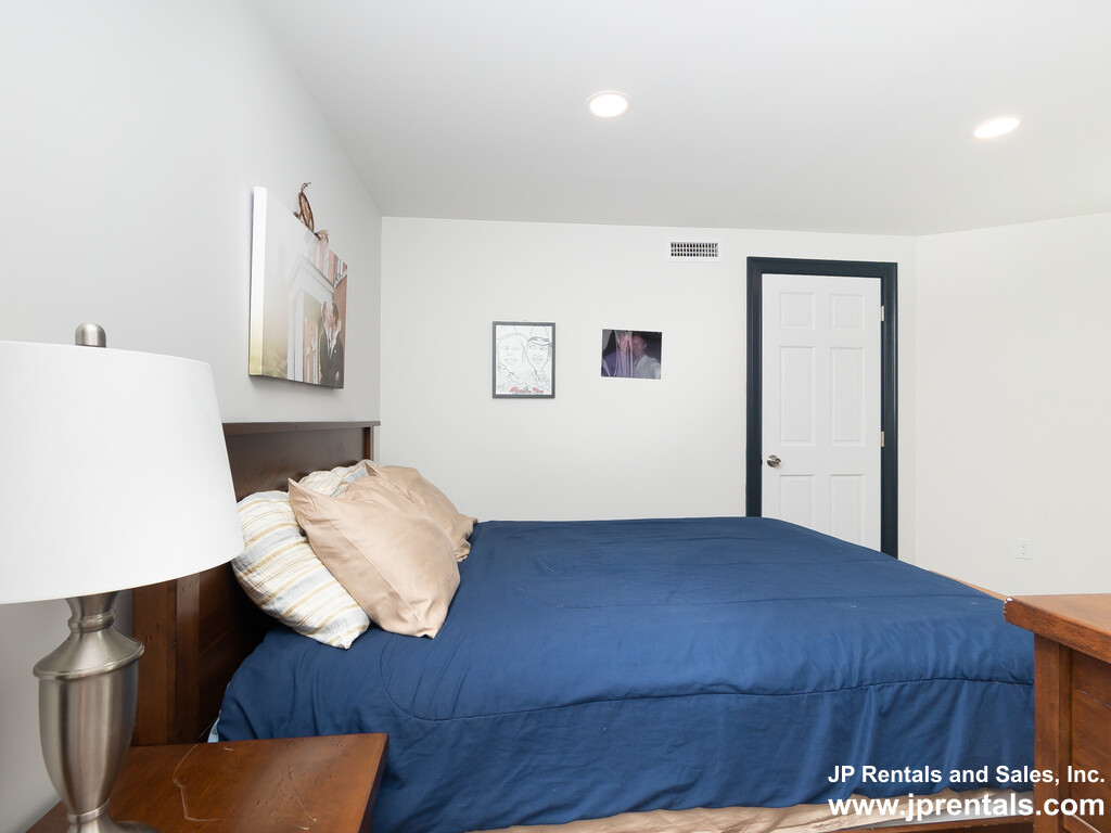 8 Alveston Ter, Jamaica Plain