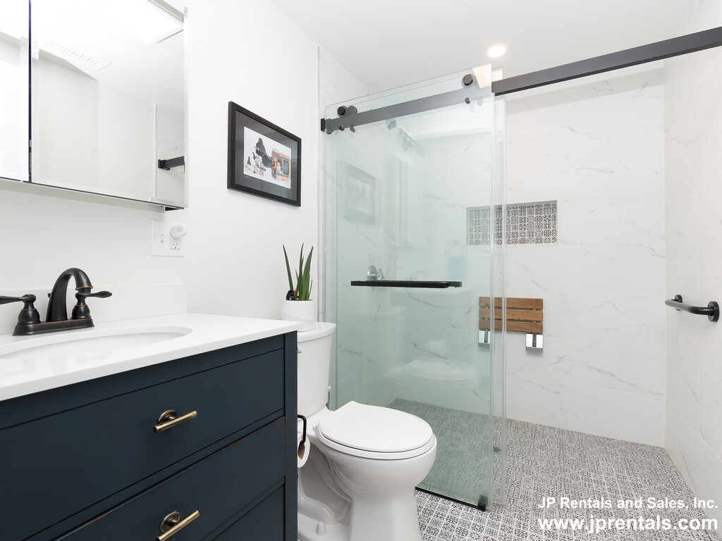 8 Alveston Ter, Jamaica Plain