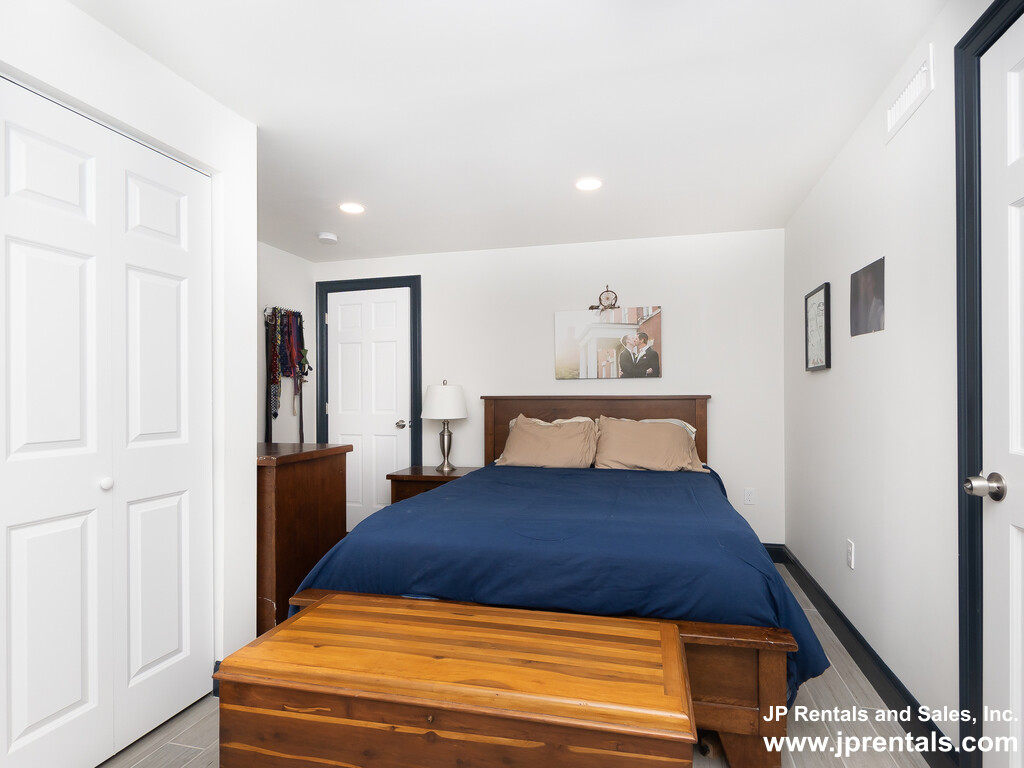 8 Alveston Ter, Jamaica Plain