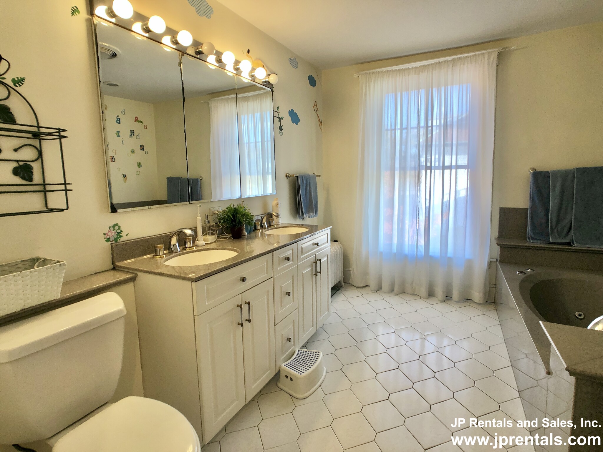 4 bed, 3.5 bath apartment for rent at 49 Pond St Unit 1 CO, Jamaica Plain — photo 30 of 36
