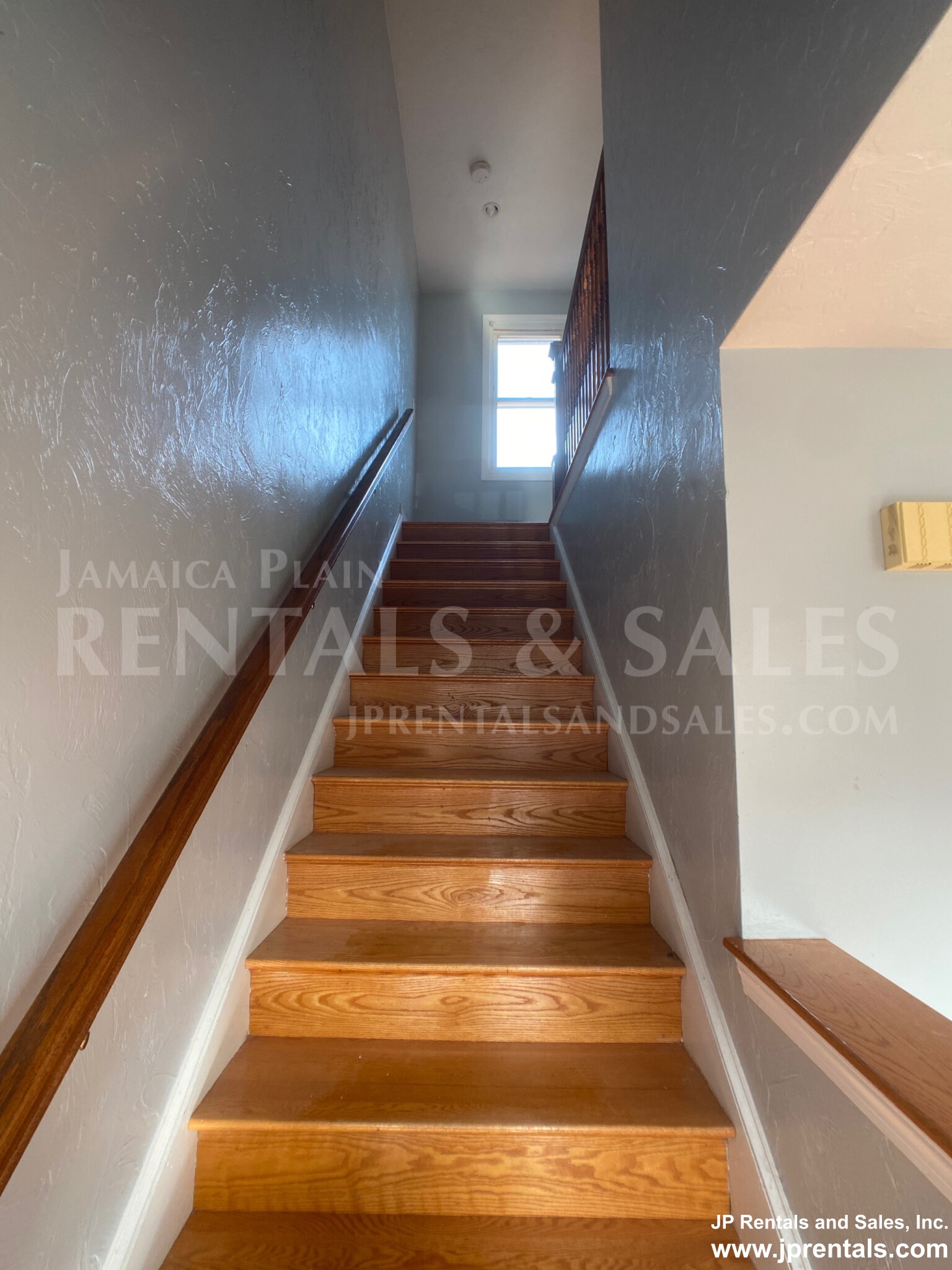 4 bed, 2.5 bath apartment for rent at 106 Montebello Rd, Jamaica Plain — photo 7 of 23