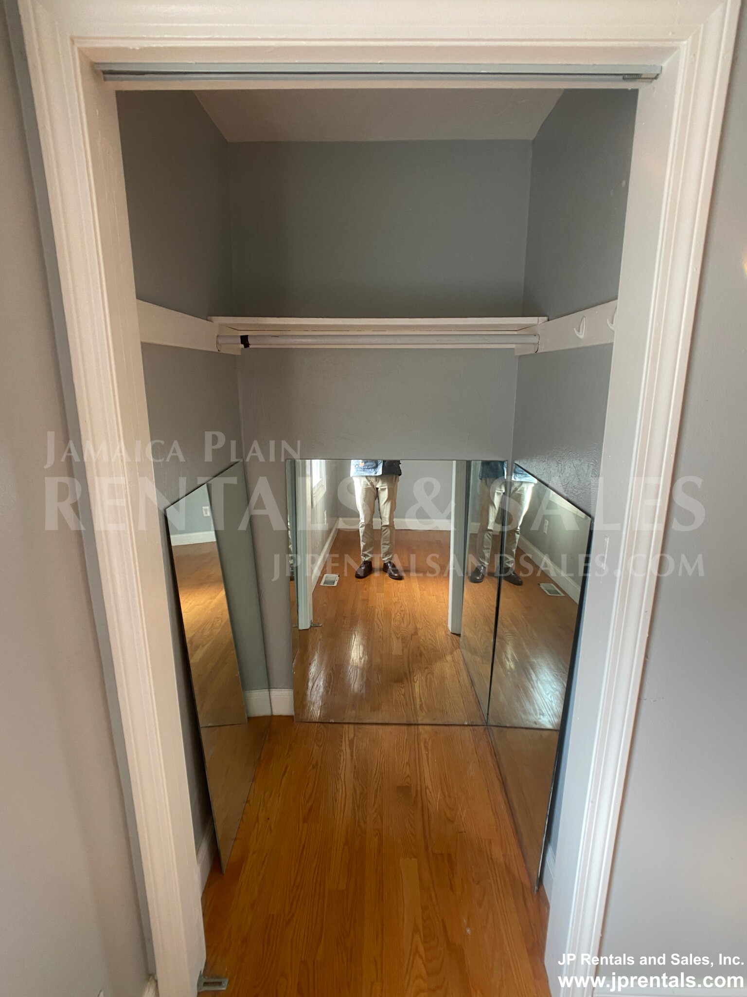 4 bed, 2.5 bath apartment for rent at 106 Montebello Rd, Jamaica Plain — photo 10 of 23