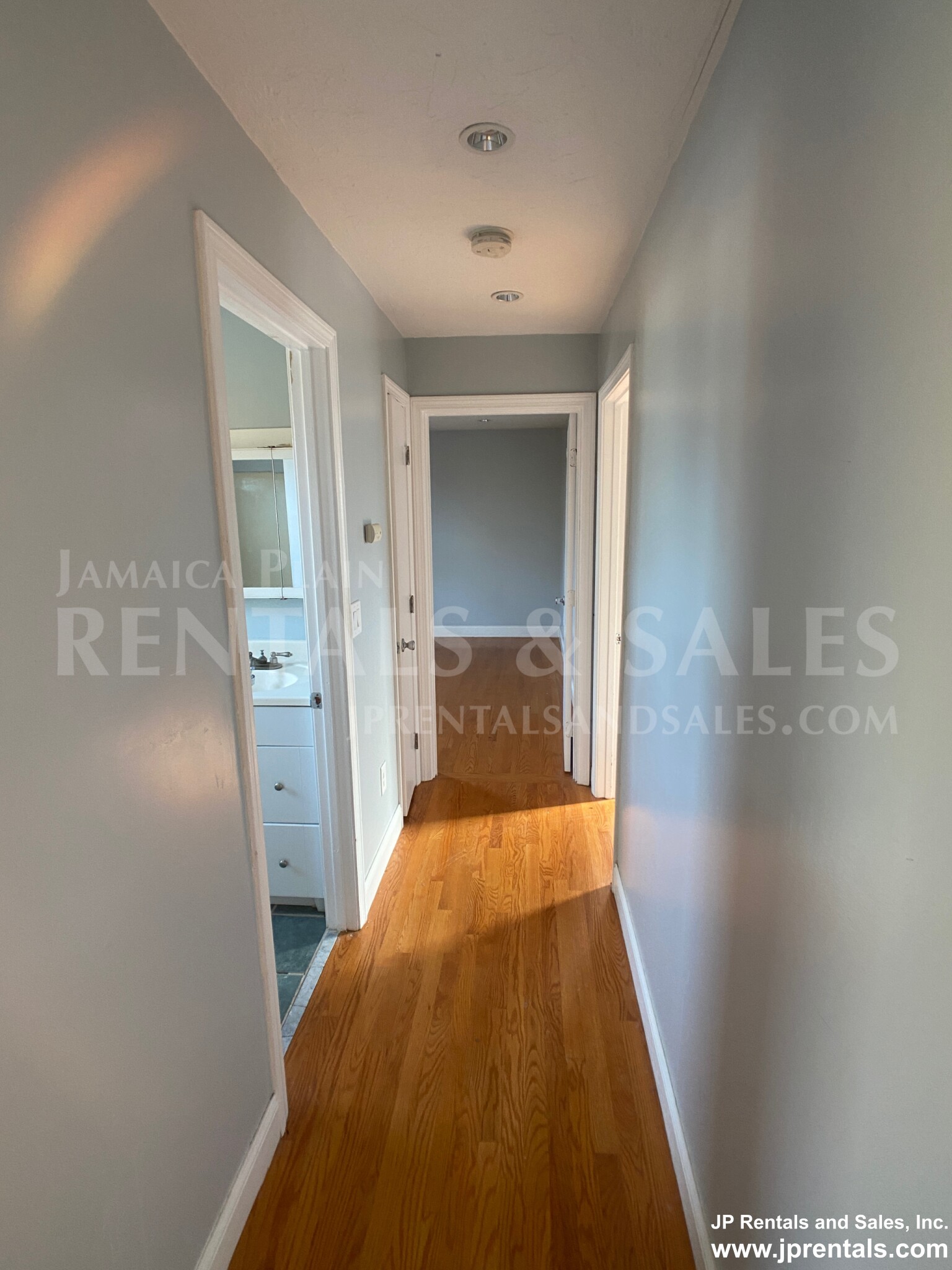4 bed, 2.5 bath apartment for rent at 106 Montebello Rd, Jamaica Plain — photo 11 of 23