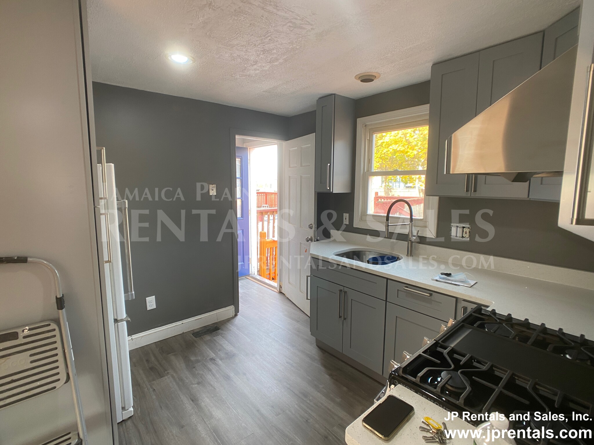 4 bed, 2.5 bath apartment for rent at 106 Montebello Rd, Jamaica Plain — photo 2 of 23