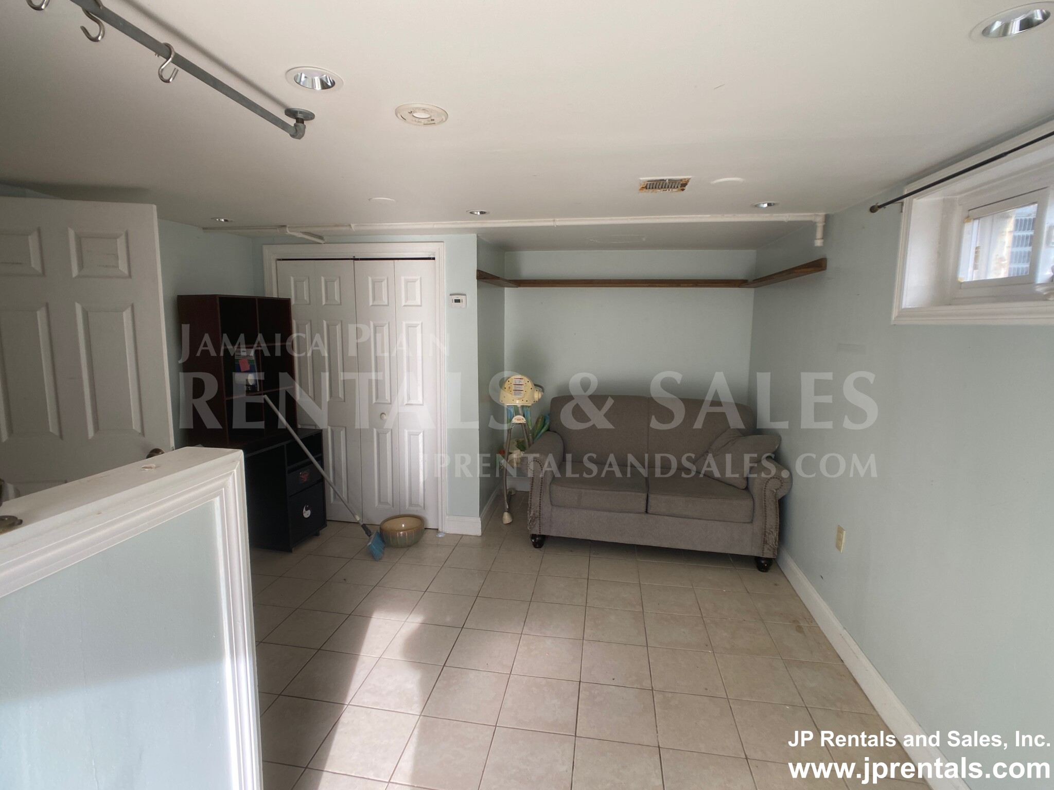 4 bed, 2.5 bath apartment for rent at 106 Montebello Rd, Jamaica Plain — photo 20 of 23