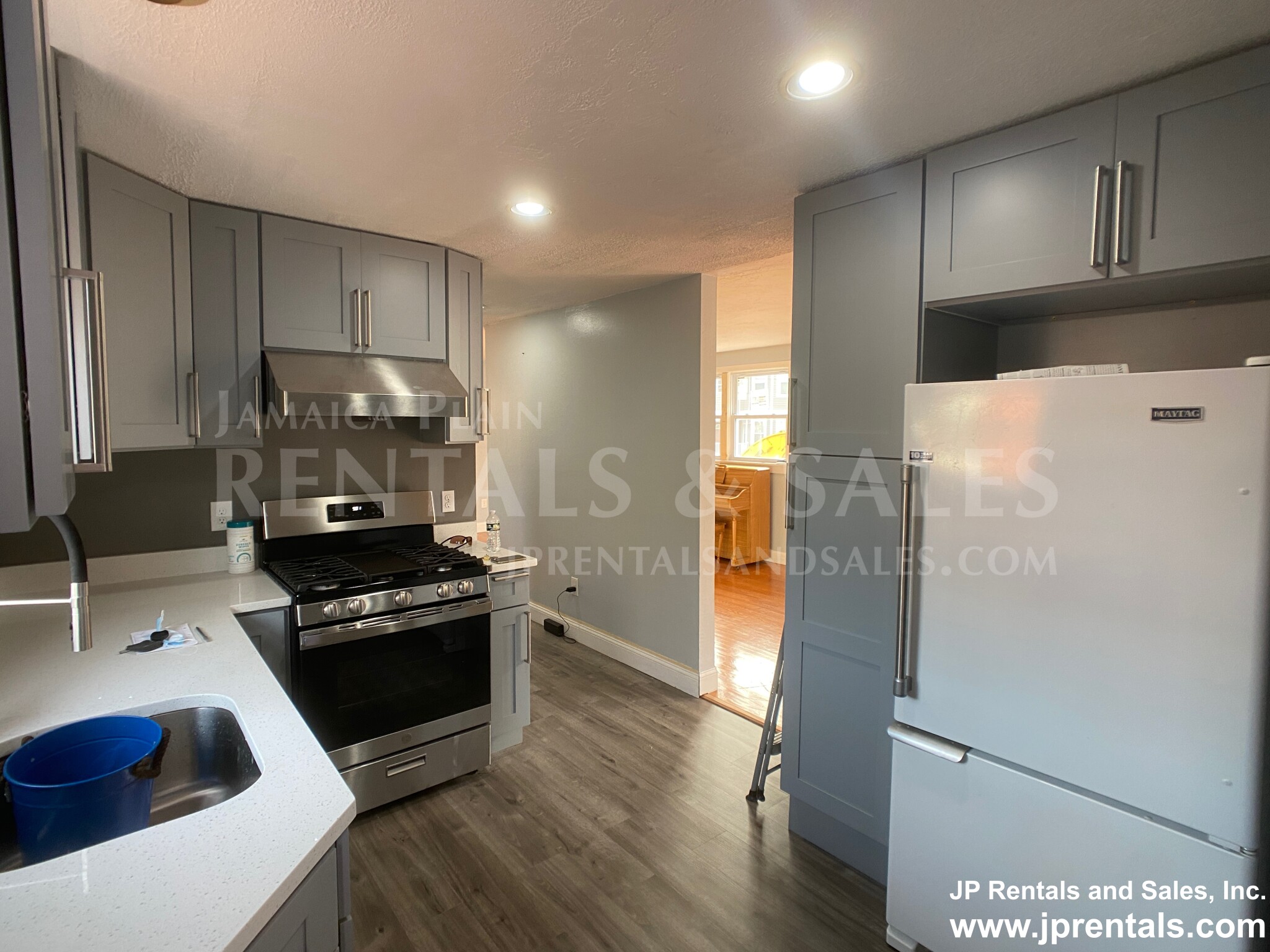 4 bed, 2.5 bath apartment for rent at 106 Montebello Rd, Jamaica Plain — photo 3 of 23