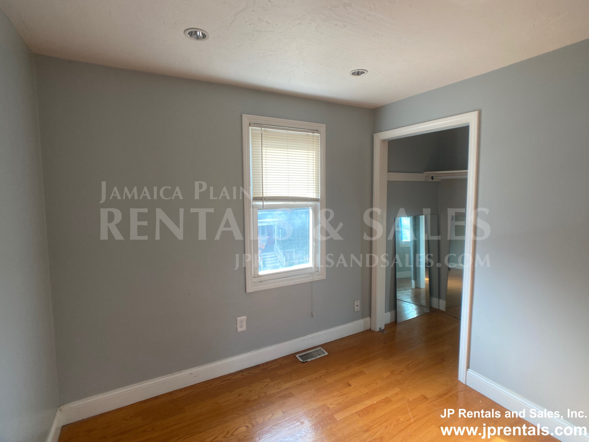 4 bed, 2.5 bath apartment for rent at 106 Montebello Rd, Jamaica Plain — photo 9 of 23