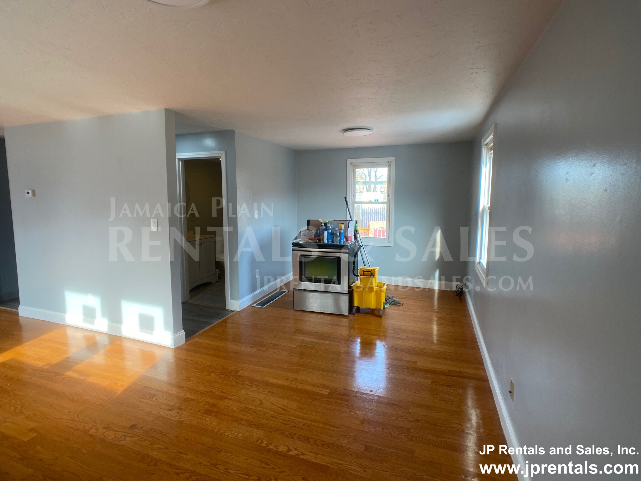 4 bed, 2.5 bath apartment for rent at 106 Montebello Rd, Jamaica Plain — photo 5 of 23