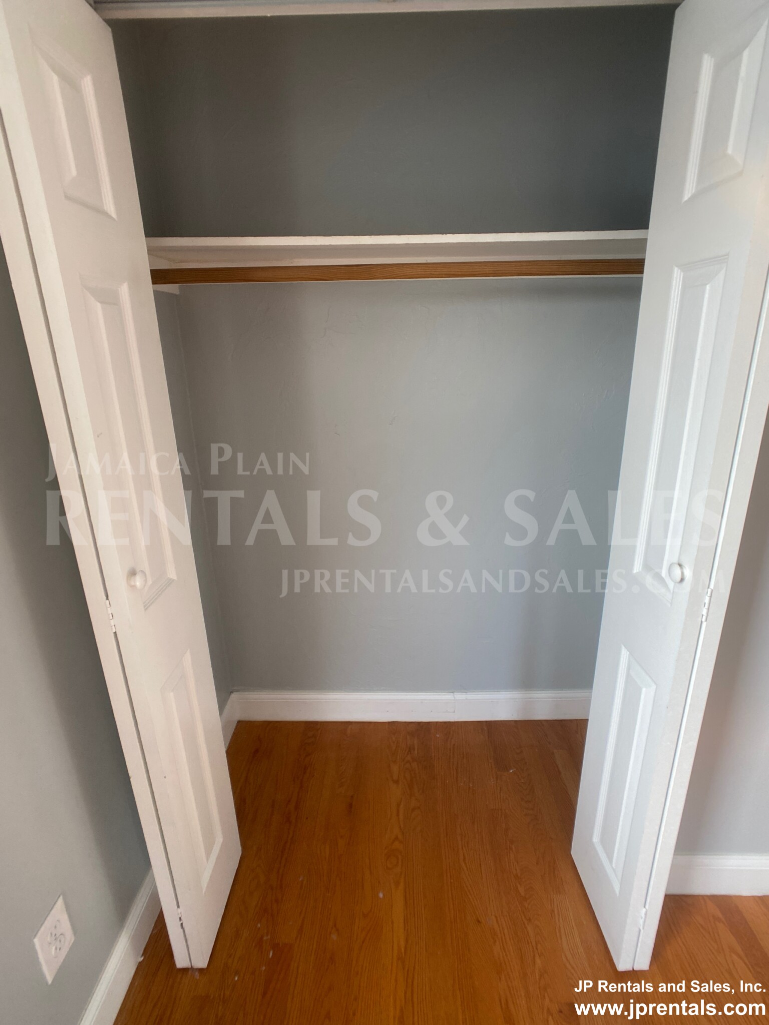 4 bed, 2.5 bath apartment for rent at 106 Montebello Rd, Jamaica Plain — photo 14 of 23