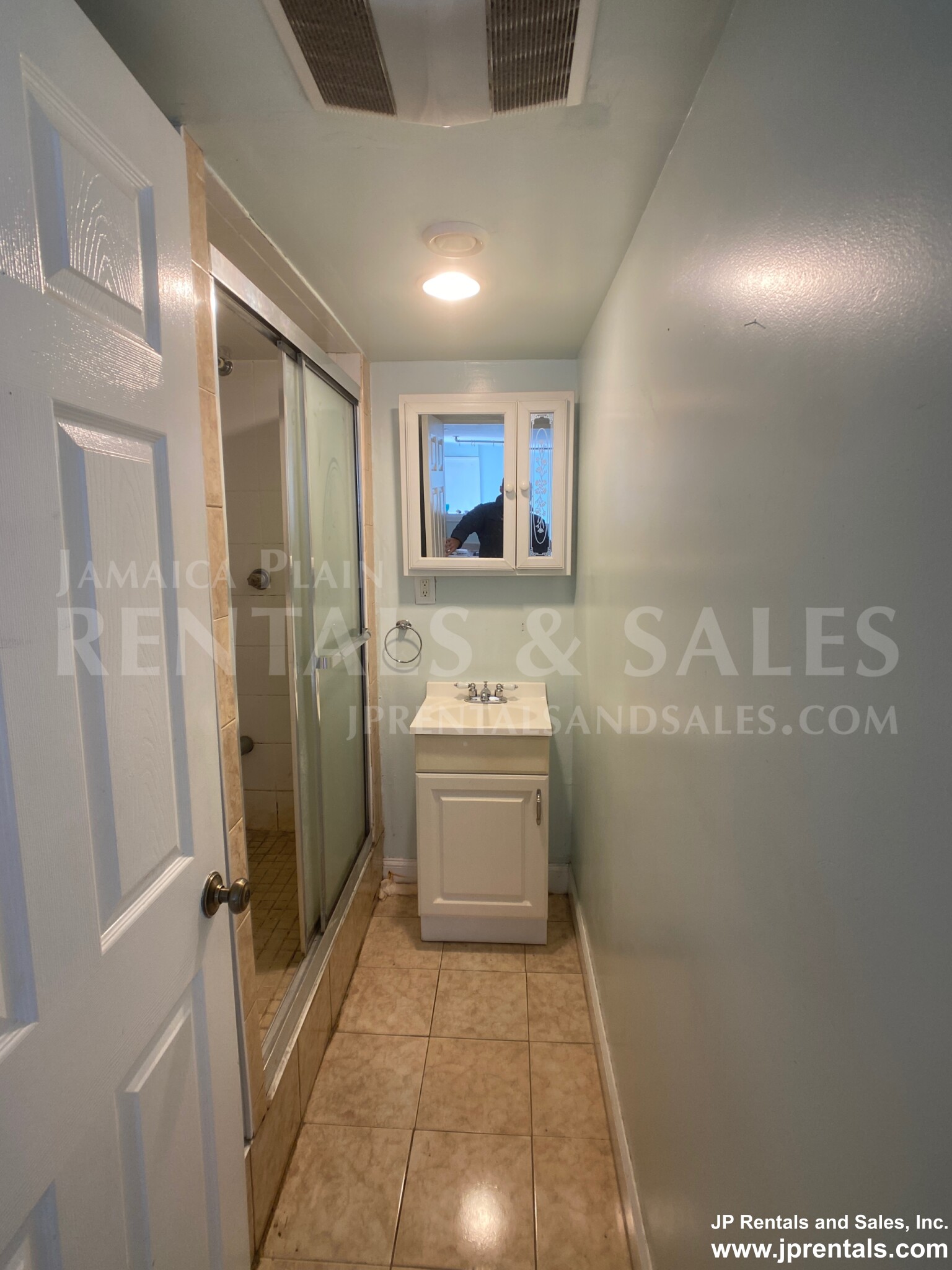 4 bed, 2.5 bath apartment for rent at 106 Montebello Rd, Jamaica Plain — photo 22 of 23