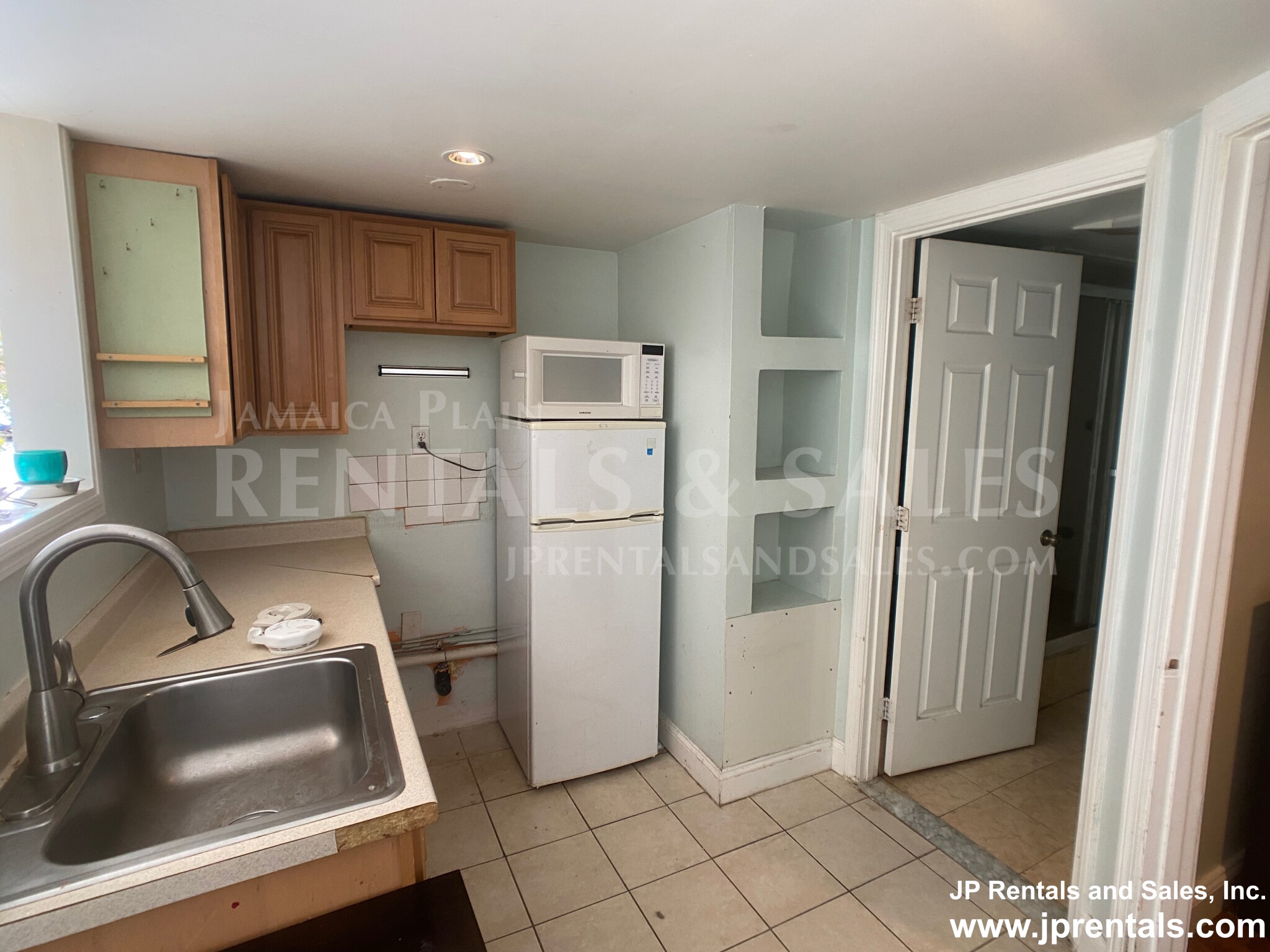 4 bed, 2.5 bath apartment for rent at 106 Montebello Rd, Jamaica Plain — photo 21 of 23