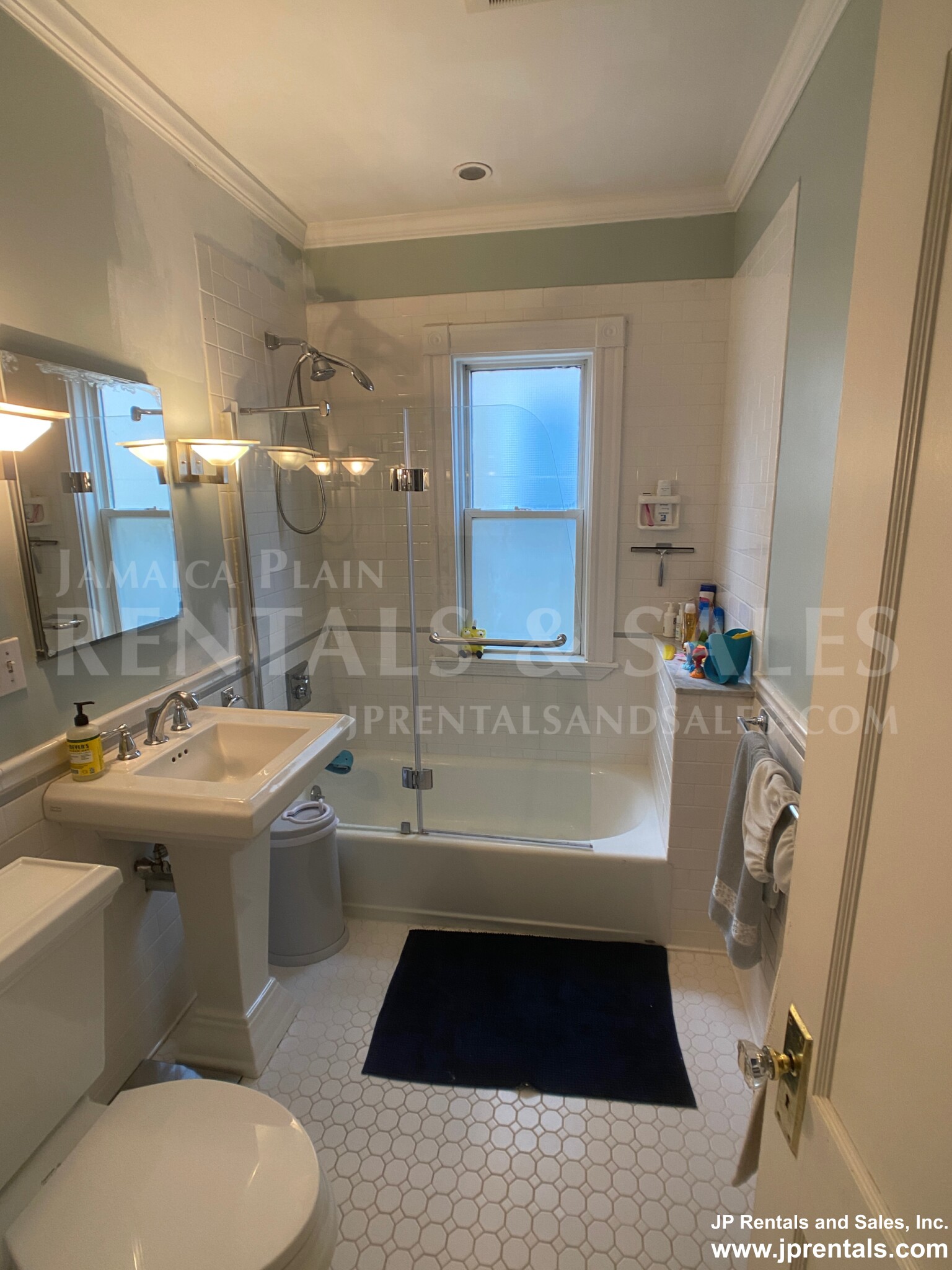 2 bed, 1 bath apartment for rent at 47 Sedgwick St Unit 1, Jamaica Plain — photo 14 of 18