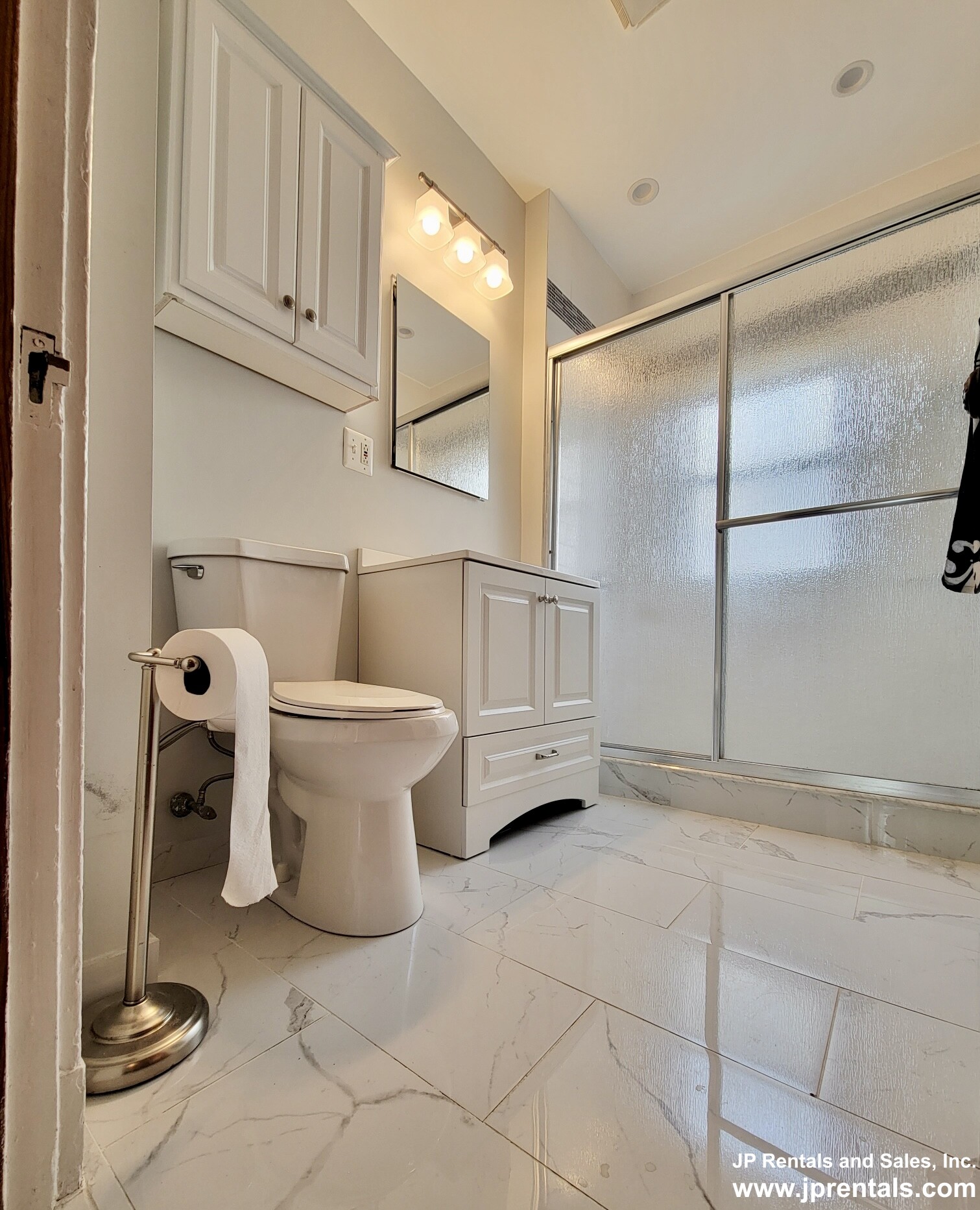 3 bed, 1 bath apartment for rent at 253 Belgrade Ave Unit 2, Roslindale — photo 4 of 13