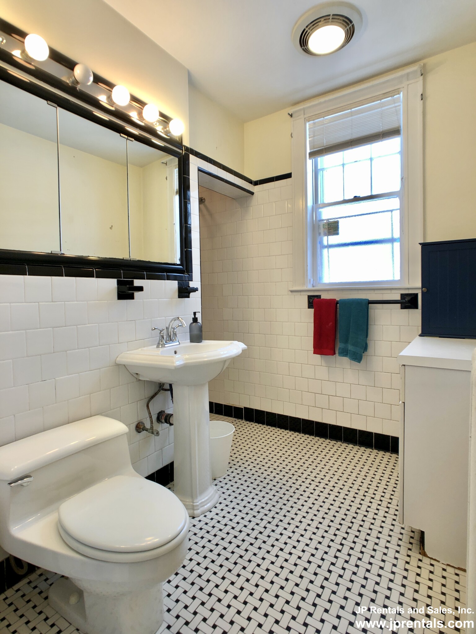 2 bed, 1 bath apartment for rent at 41 Pond St Unit 1, Jamaica Plain — photo 9 of 17