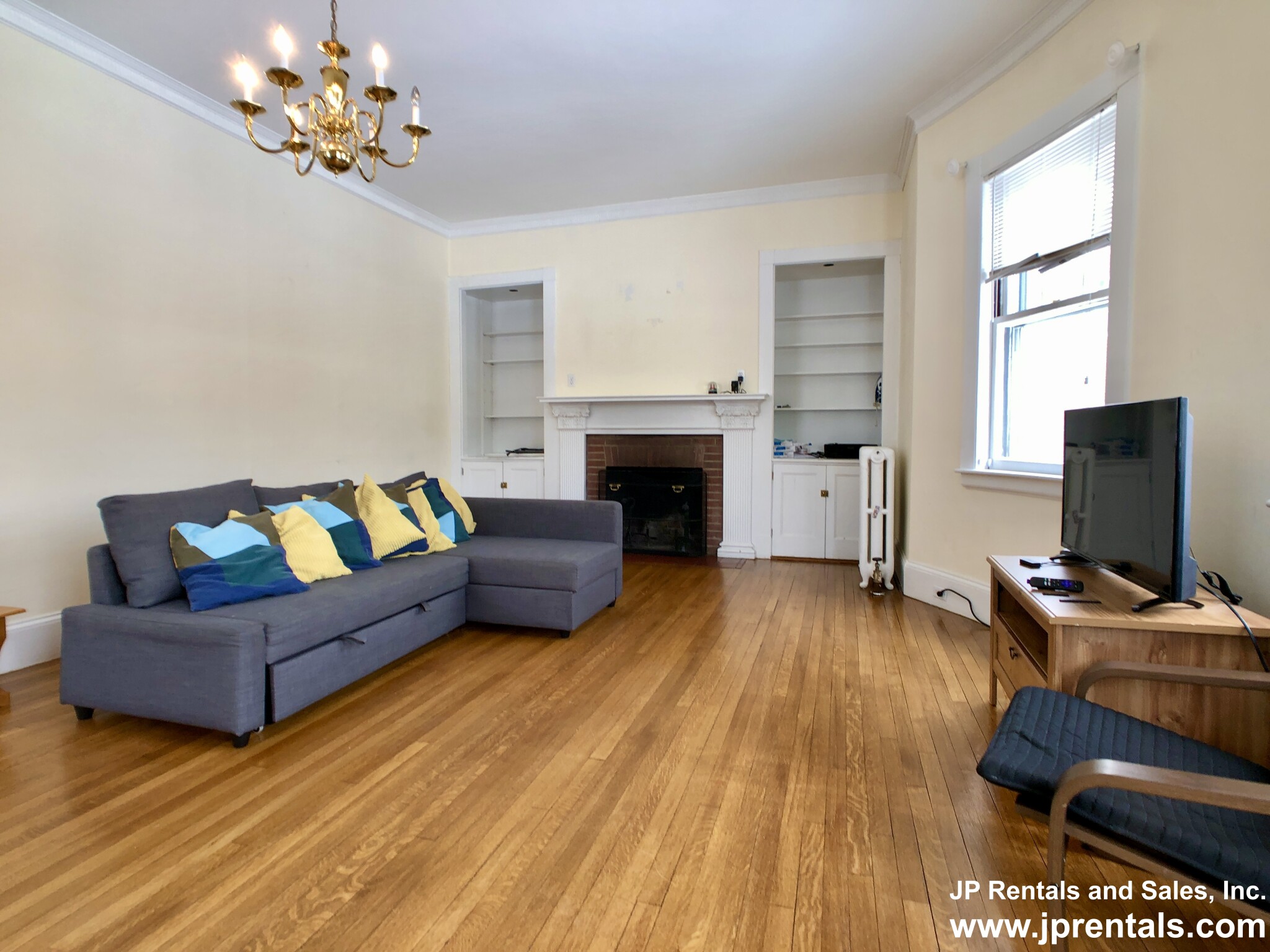 2 bed, 1 bath apartment for rent at 41 Pond St Unit 1, Jamaica Plain — photo 3 of 17
