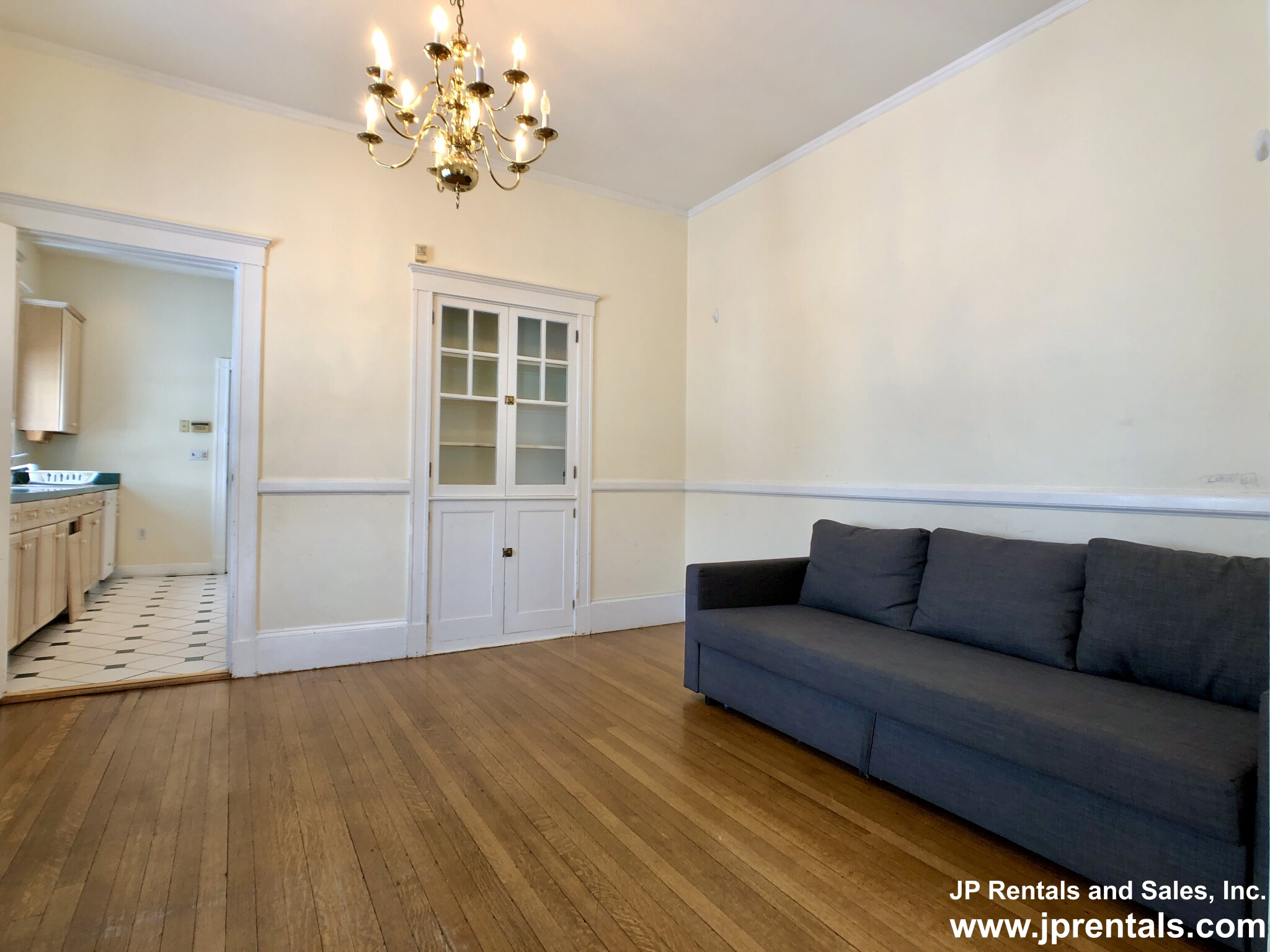 2 bed, 1 bath apartment for rent at 41 Pond St Unit 1, Jamaica Plain — photo 4 of 17