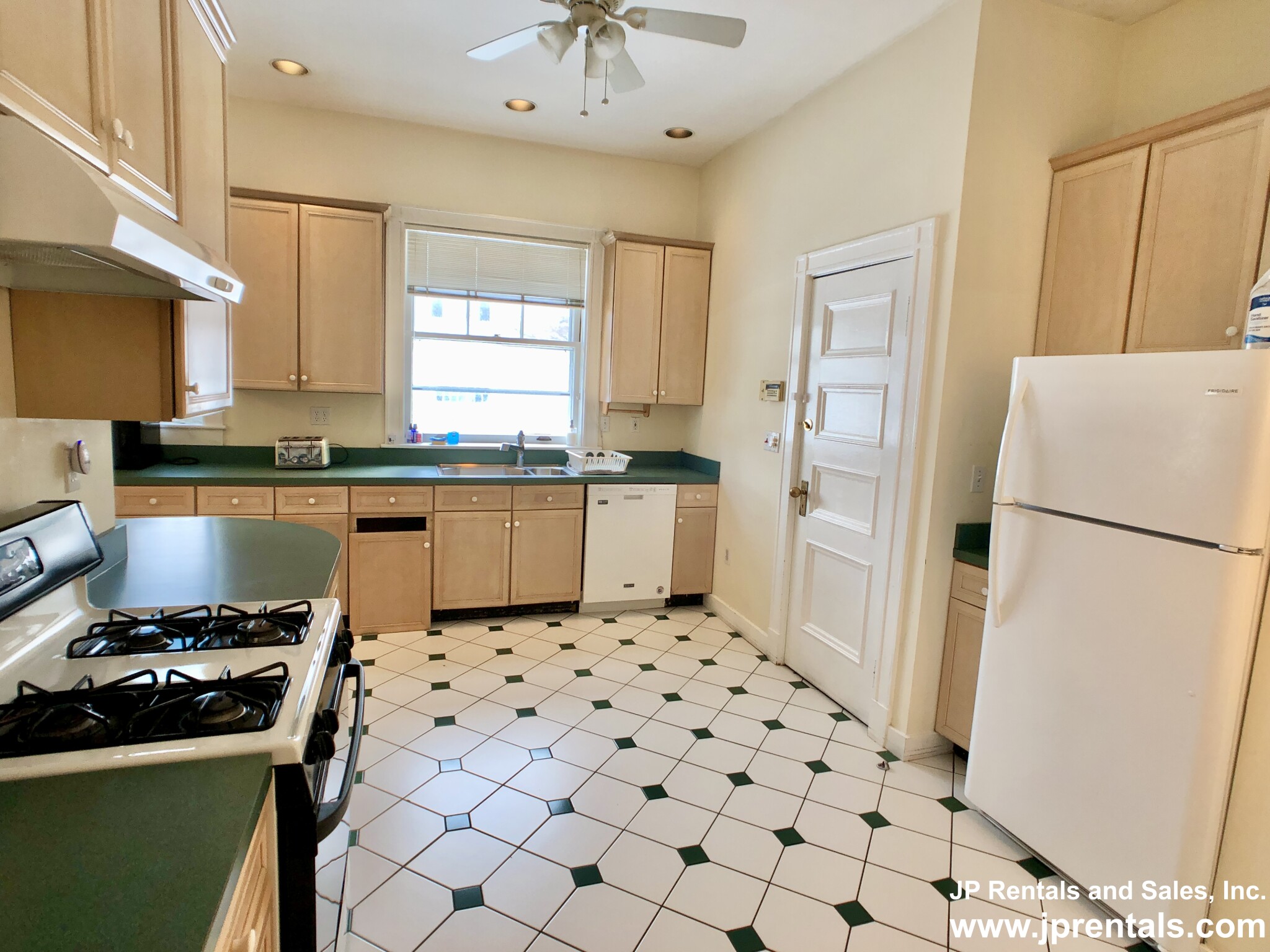 2 bed, 1 bath apartment for rent at 41 Pond St Unit 1, Jamaica Plain — photo 7 of 17