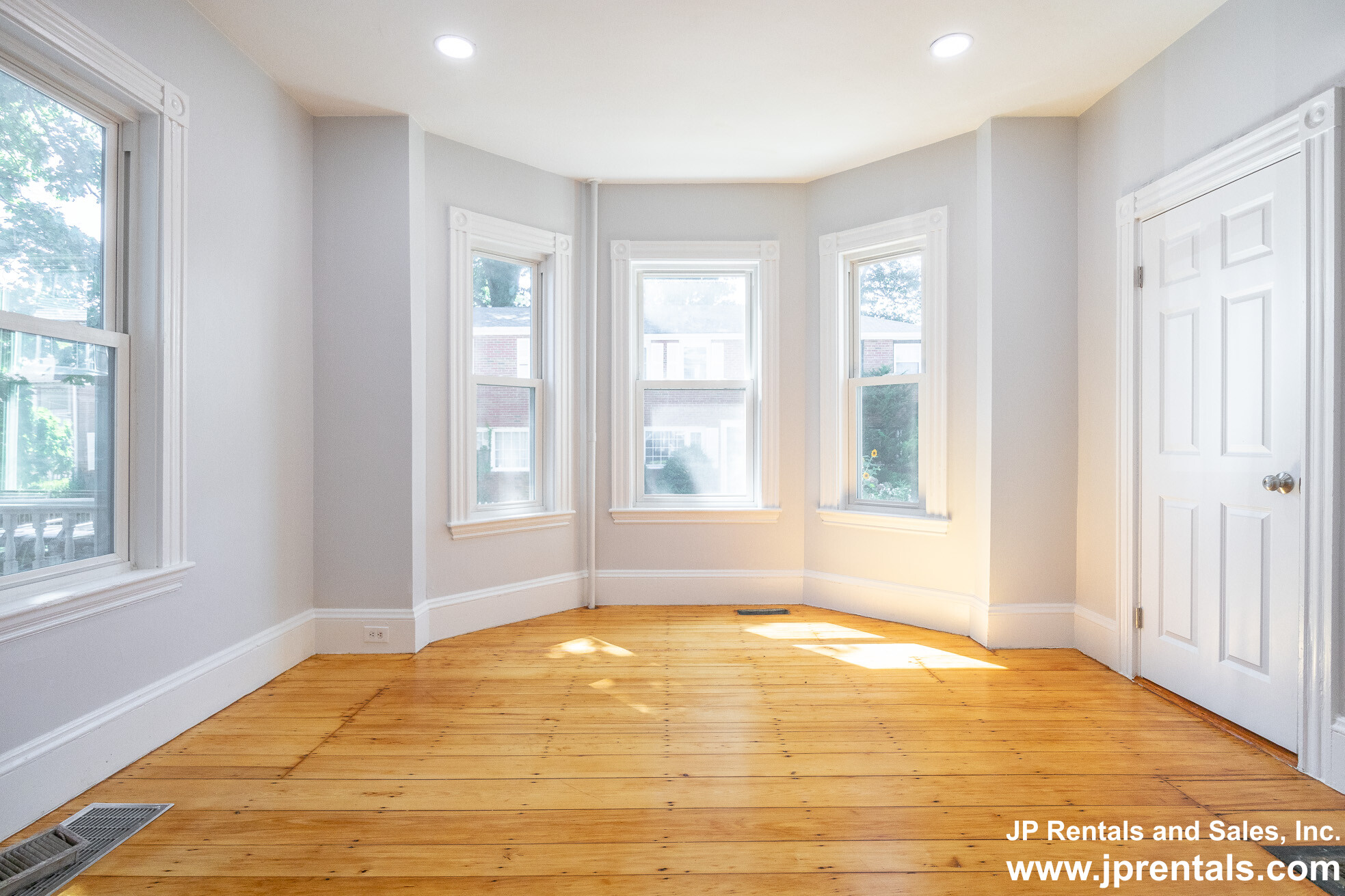 2 bed, 1 bath apartment for rent at 40 Custer St Unit 1, Jamaica Plain — photo 4 of 8