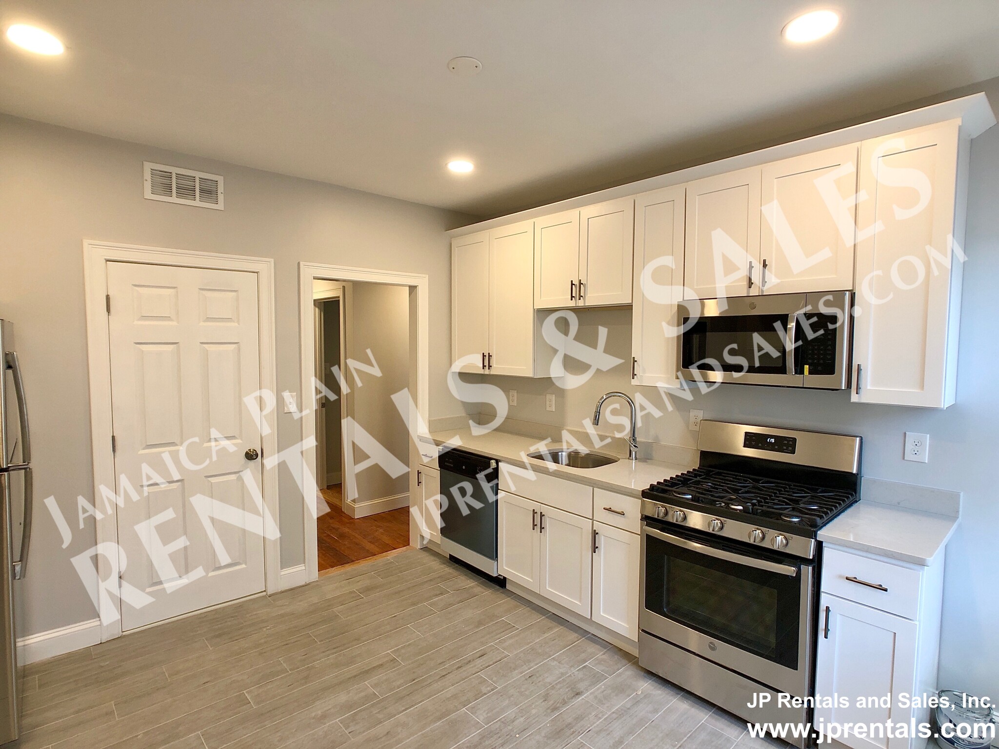 48 Green St, Jamaica Plain