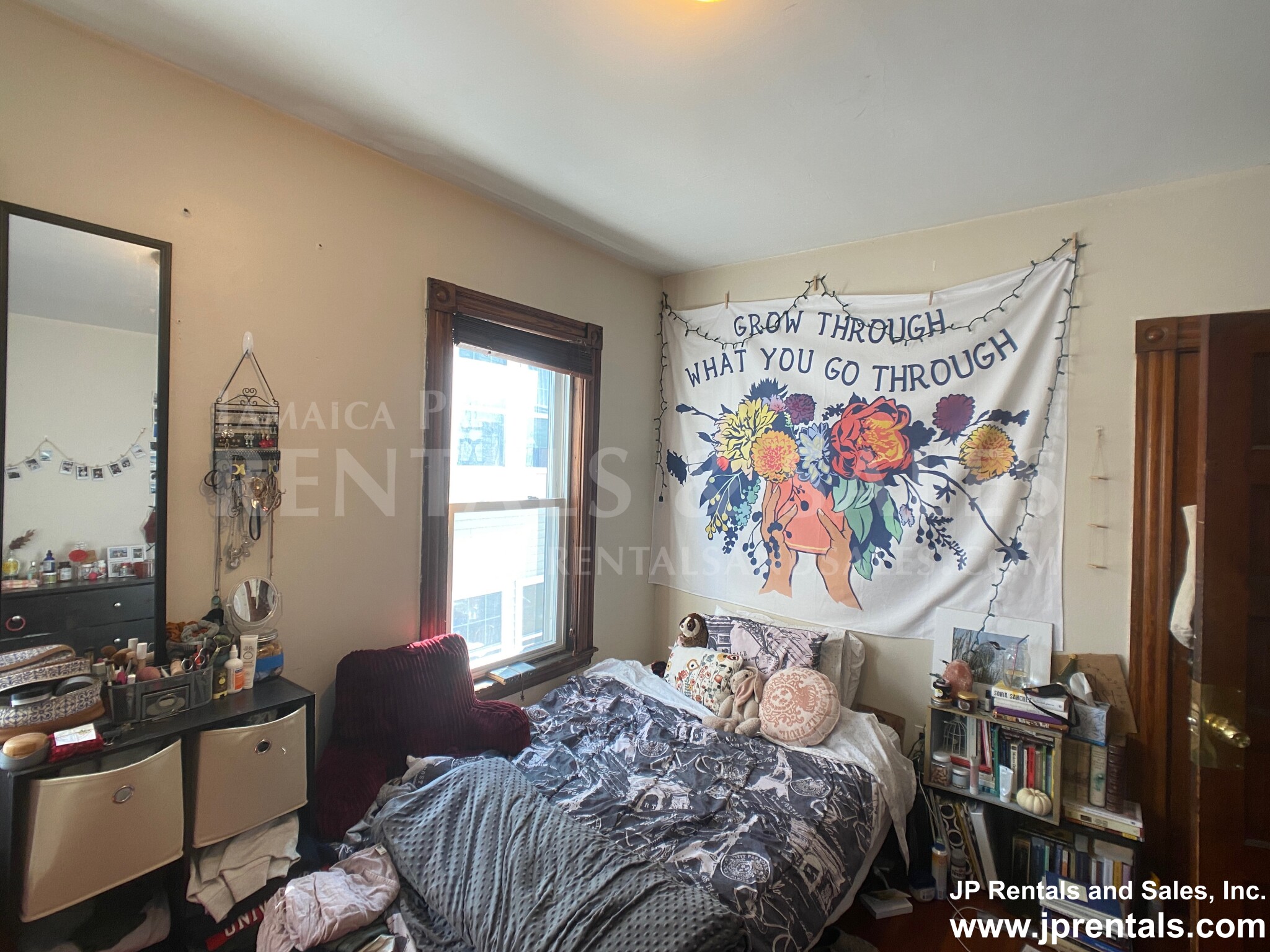 40 Weld Hill St, Jamaica Plain