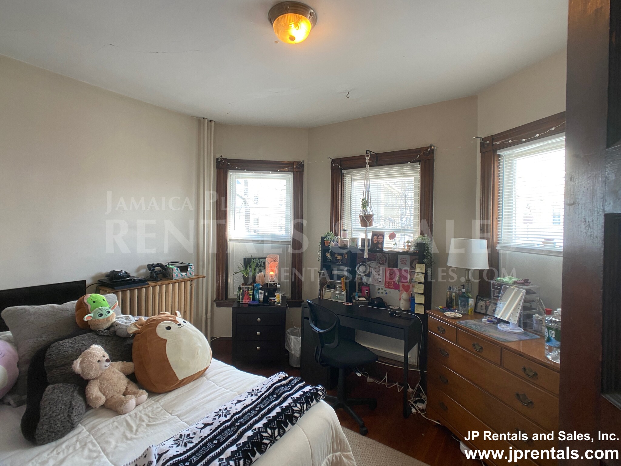 40 Weld Hill St, Jamaica Plain