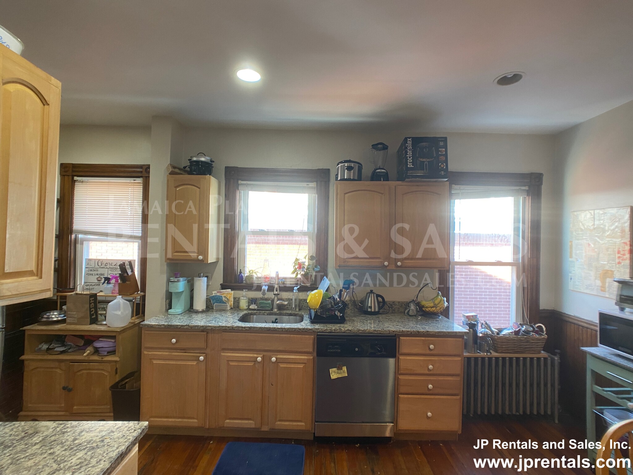 40 Weld Hill St, Jamaica Plain